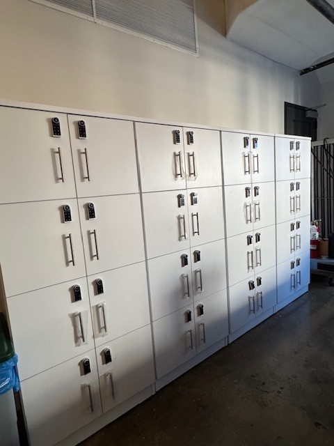 Personal lockers (set of 8)