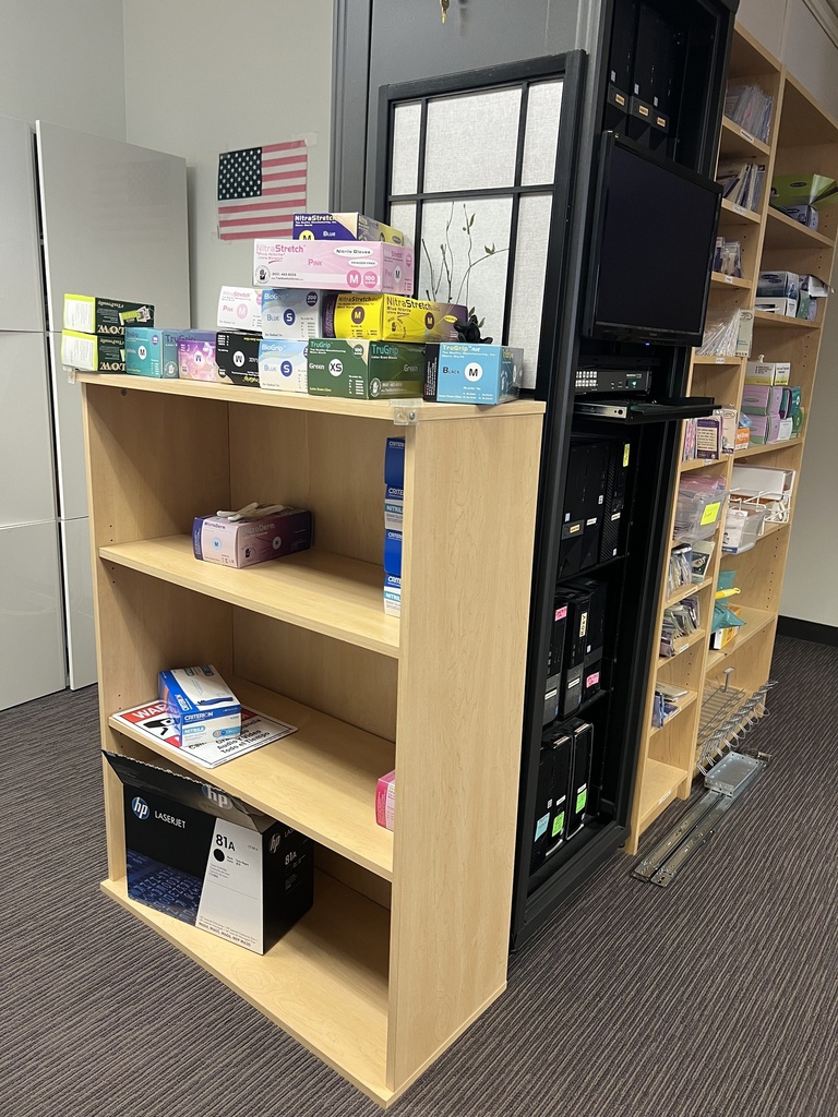 Brown bookcase (short)