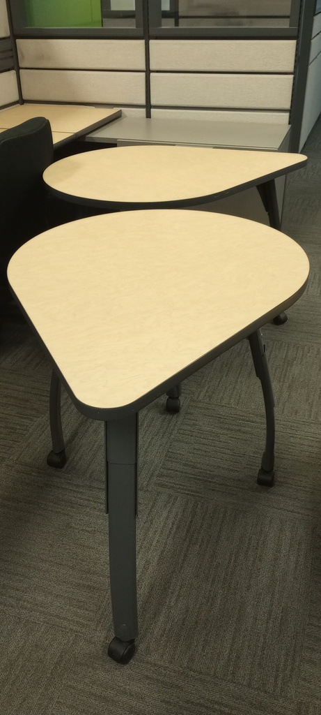 30" x 40" castor/wood/metal teardrop table 