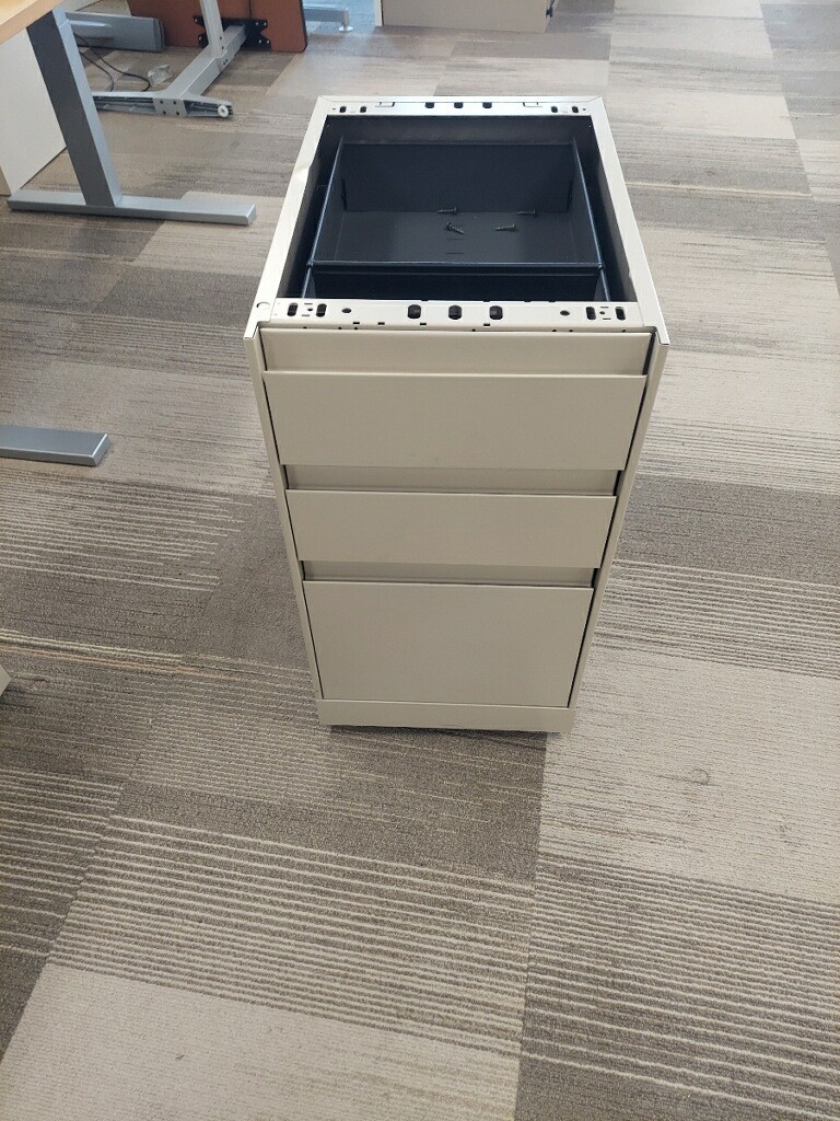 PEDESTAL, 22" 1/2D X 15" WX 26 3/4H