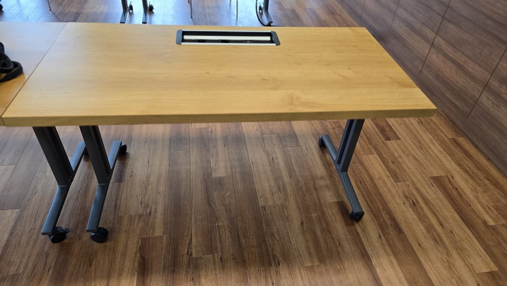 Open air table (with plugs)