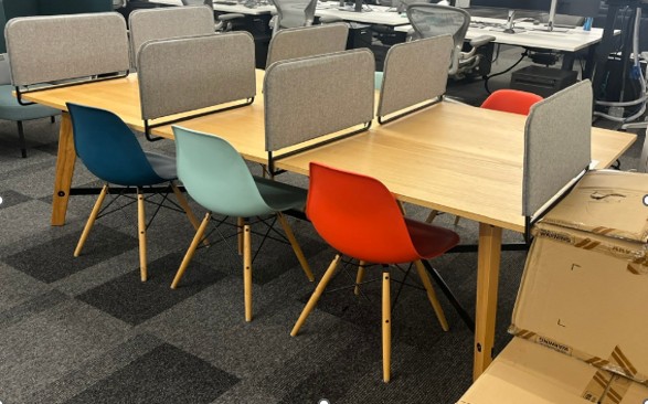 Table - wood 6 ppl 84x36