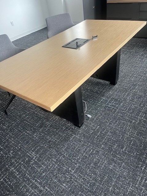 CONFERENCE TABLE W/PANEL BASES