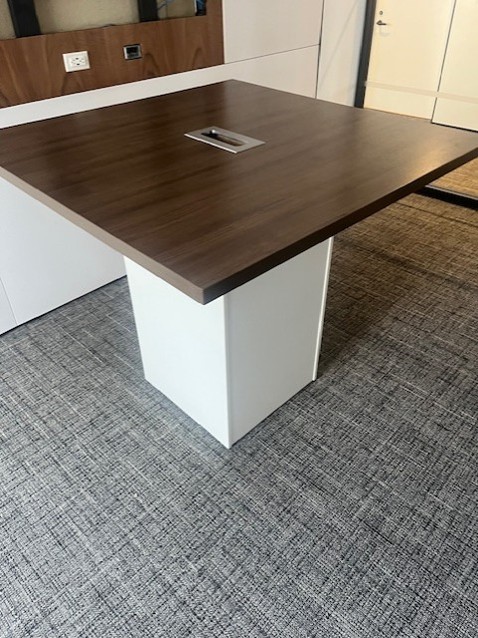 ISLAND TABLE