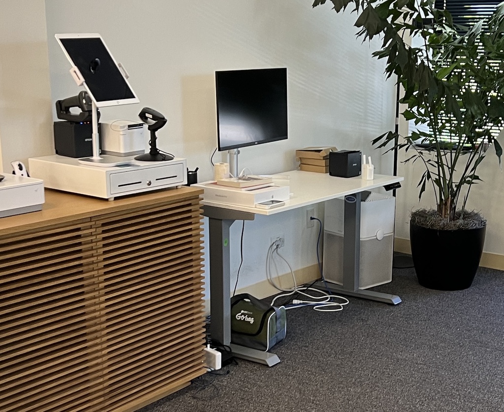 Sit/Stand Desk - White top / metal base