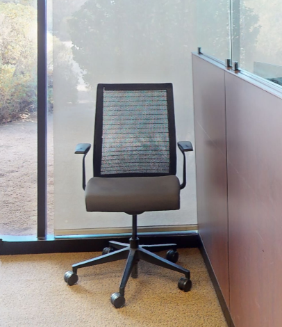 Task chair with arms