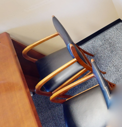 Black guest chair with arms