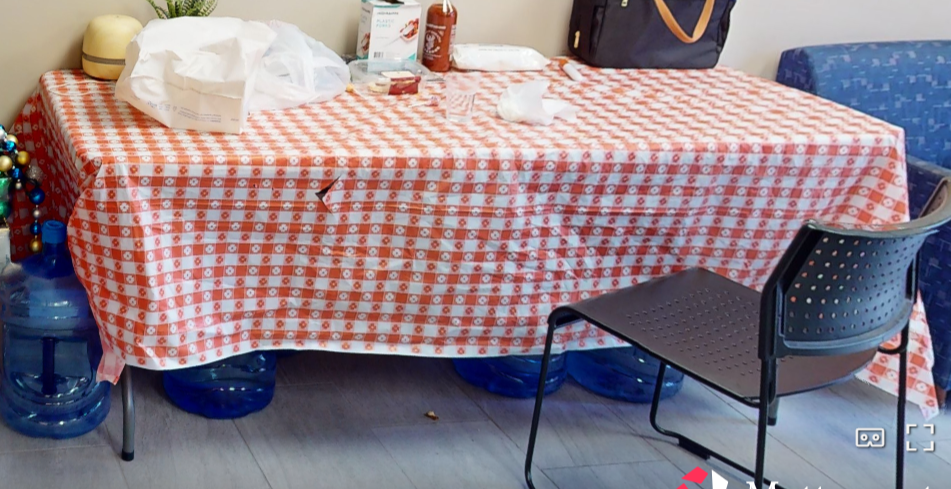 Rectangle folding table