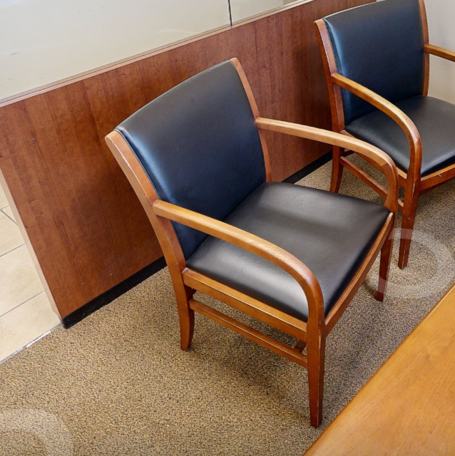 Black guest chair with arms