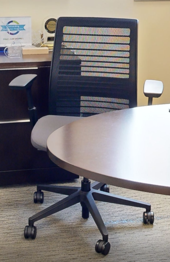 Task chair with arms