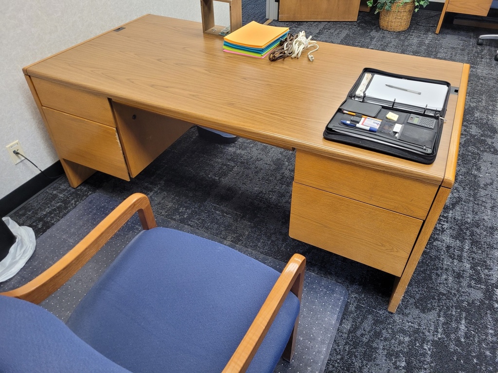 Hon Large Standard Desk
