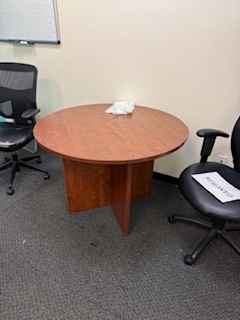 Round table - cherry