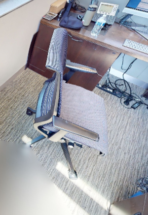 Task chair with arms