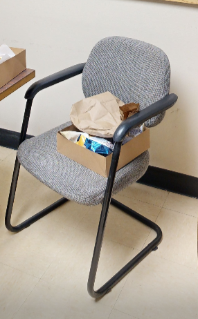 Grey guest chair with arms