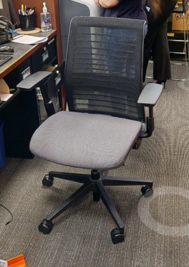 Task chair with arms