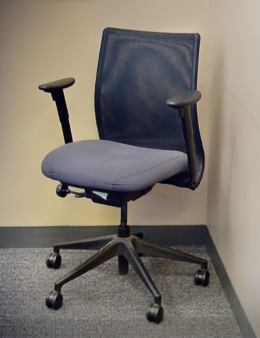 Task chair with arms