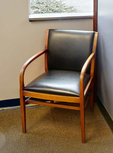 Black guest chair with arms