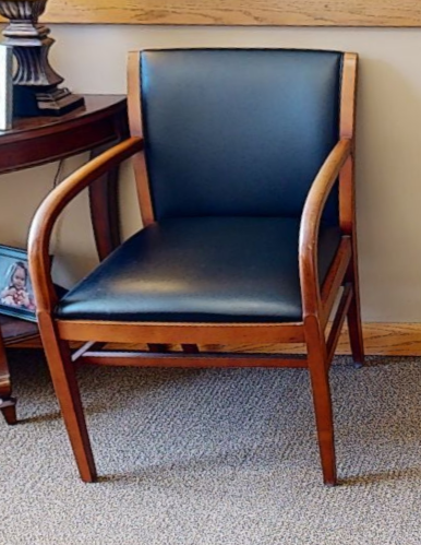 Black guest chair with arms