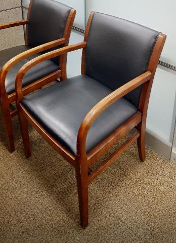 Black guest chair with arms