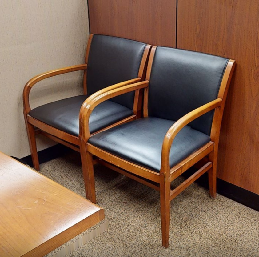 Black guest chair w/arms