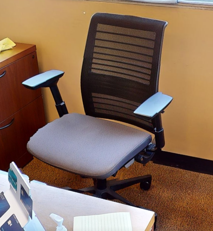 Task chair with arms