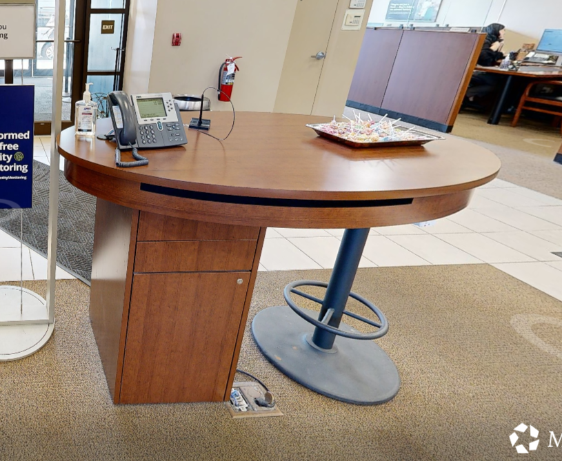 2D pedestal desk