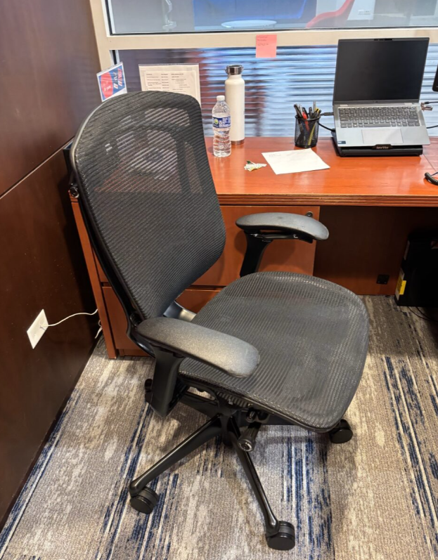 Black Mesh Task Chair