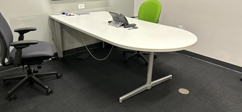 Bullet/Huddle Table