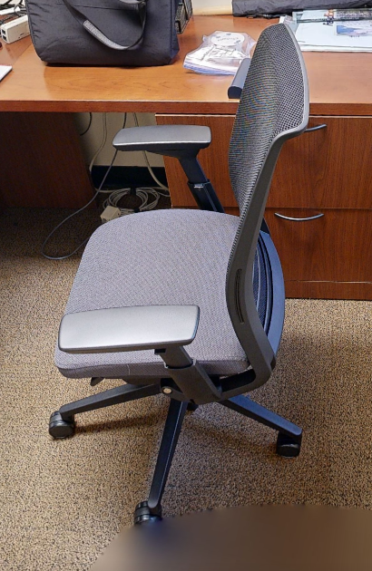 Blk task chair with arms