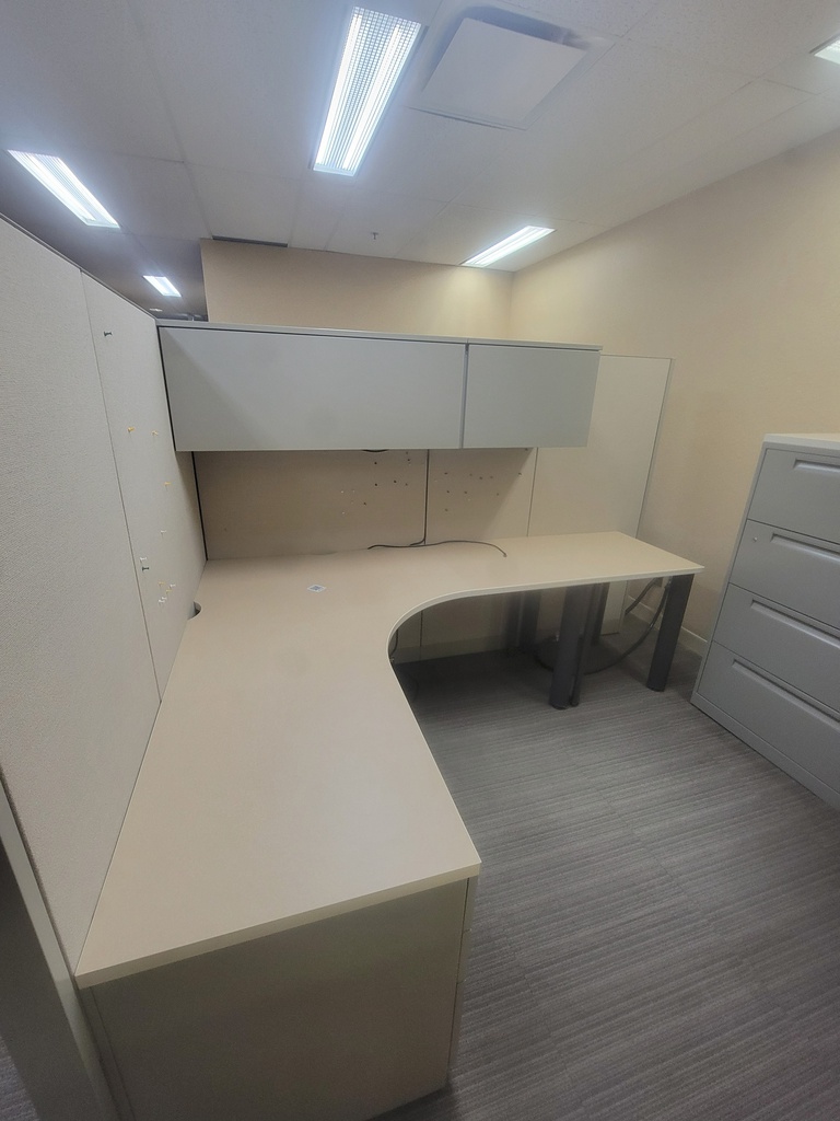 Station w/hoverhanging comp.+ped w/m