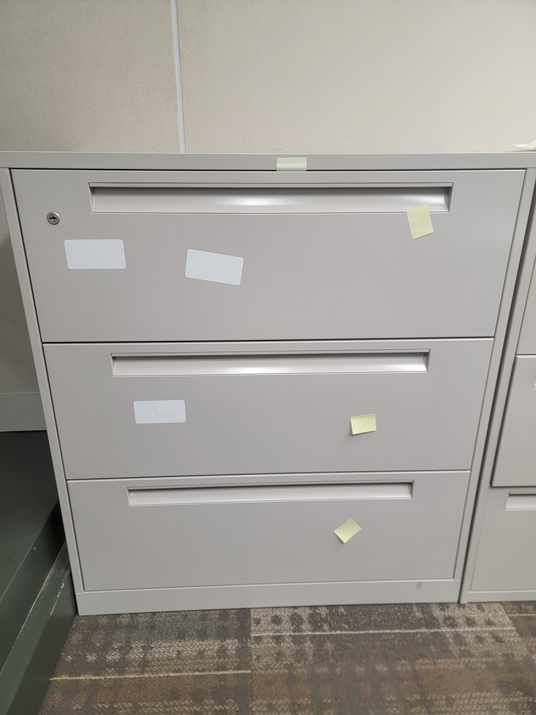 3 drawers cabinet - metal