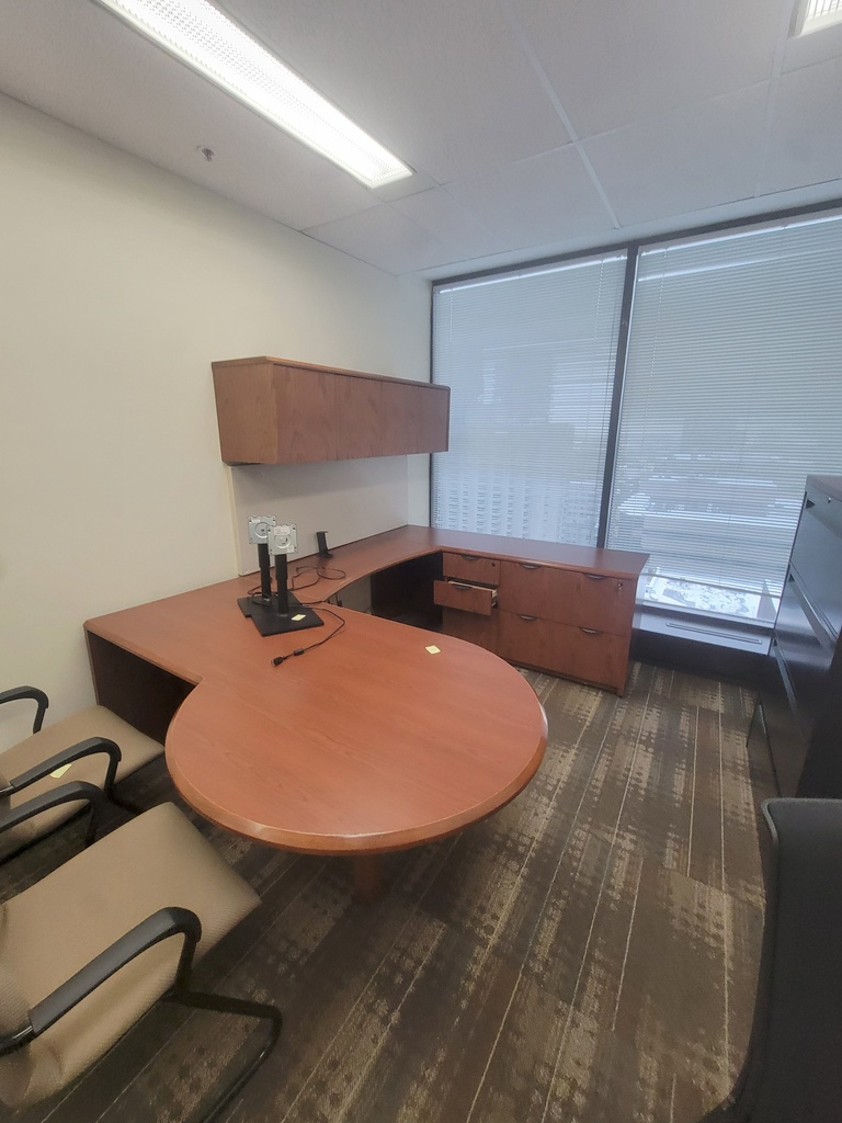 U shape desk w/hoverhangin comp