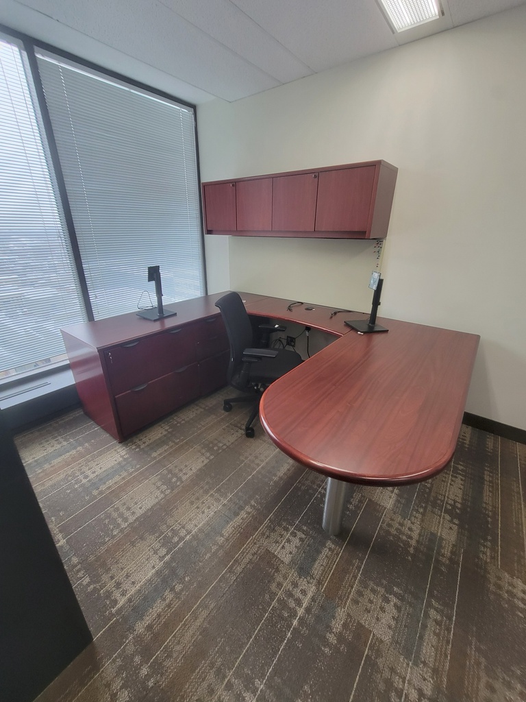 U shape desk w/hoverhangin comp