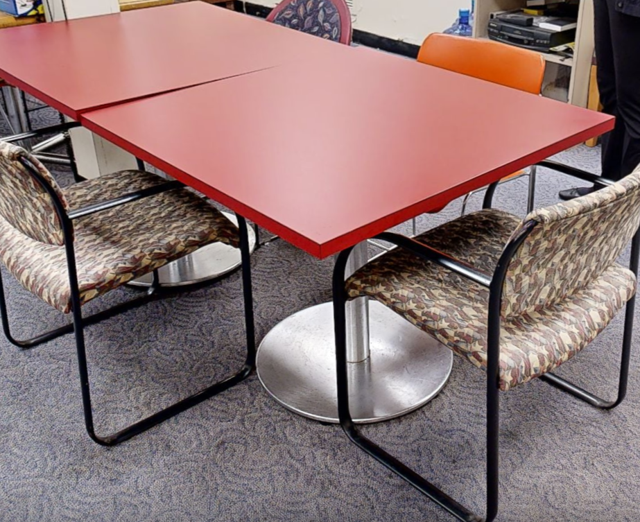Square break table, red