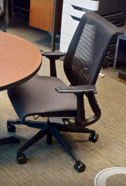 Task chair with arms