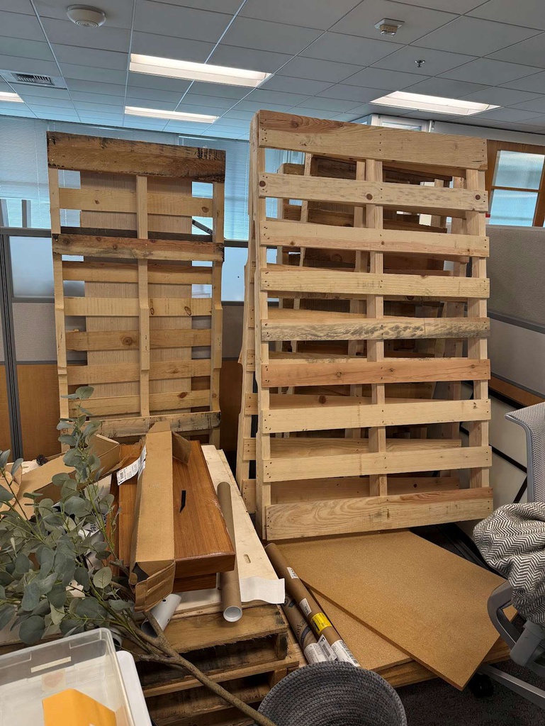 WOOD PALLETS