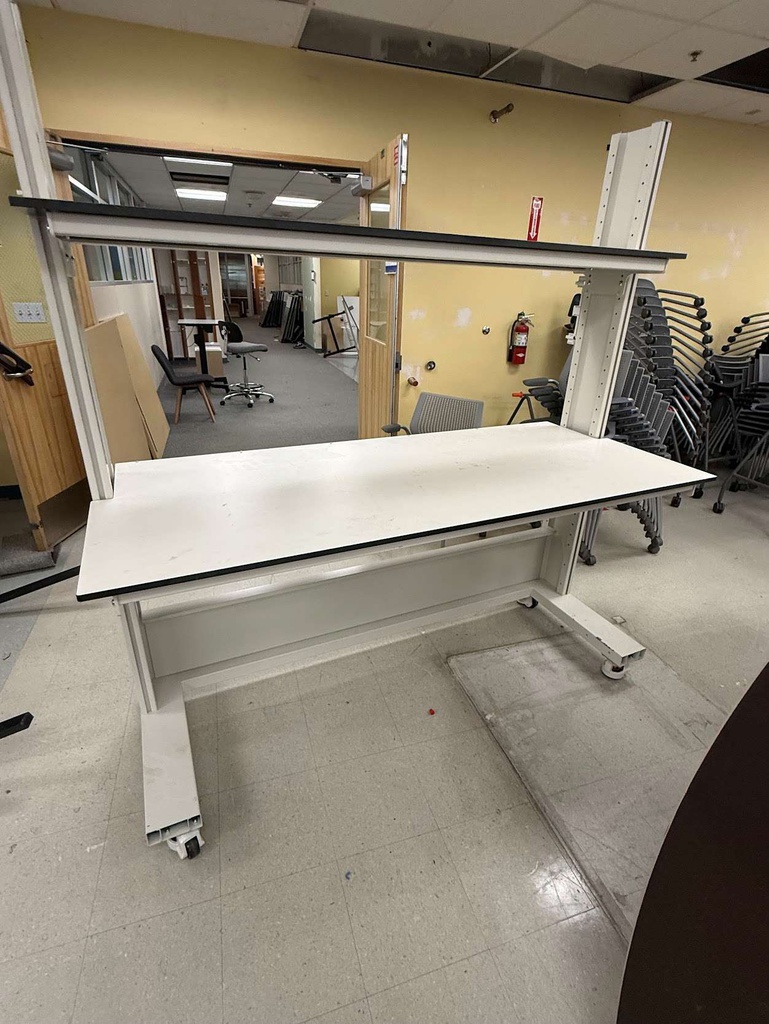 WORKBENCH ON CASTERS