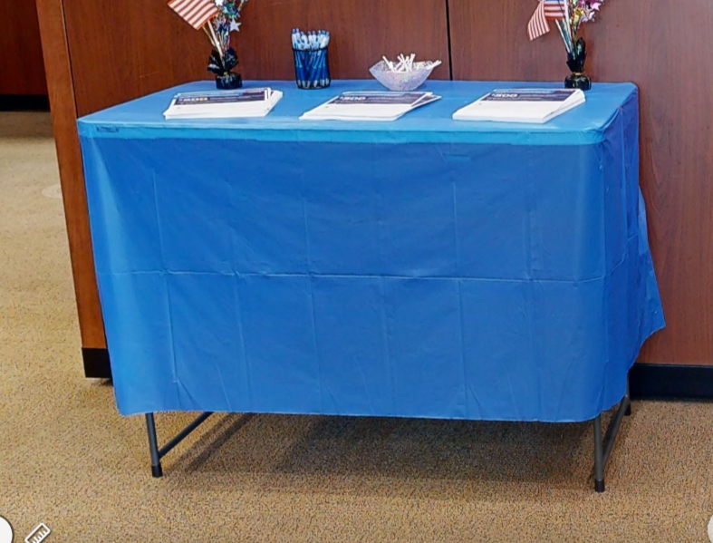 Rectangle folding table