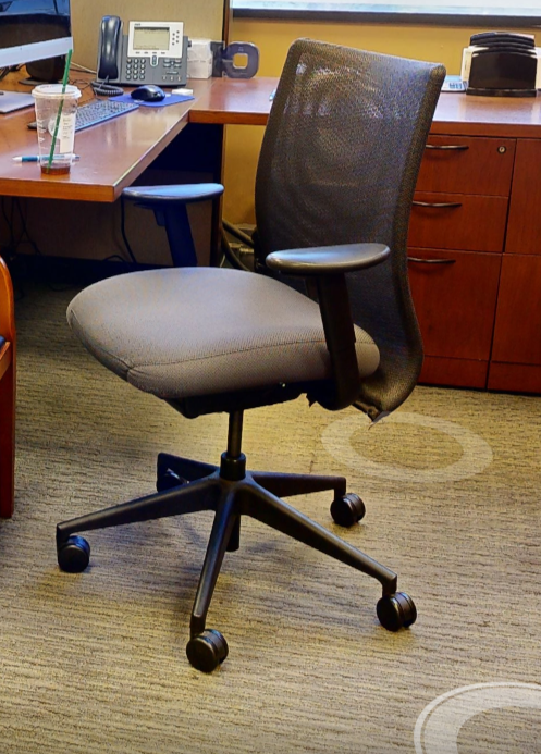 Task chair with arms