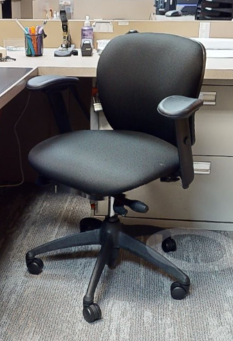 Task chair with arms
