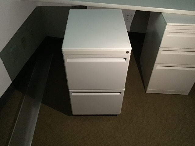 L20" W15" H27" FF pedestal