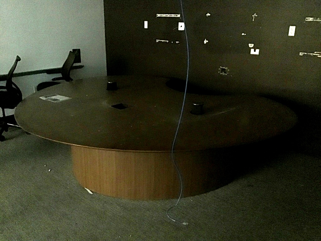 10" x 8" Kidney conf table/Walnut/drum base