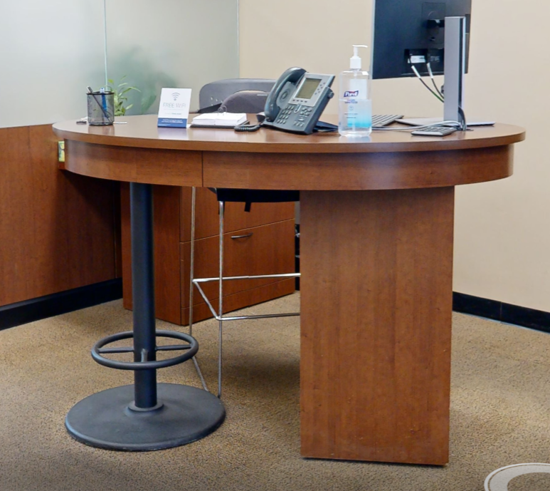 Pedestal desk