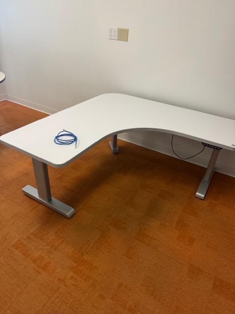 5x5' STEELCASE CORNER SIT STAND