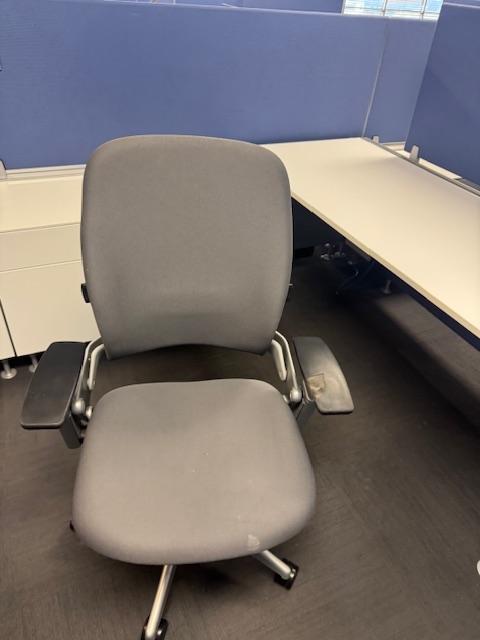 LEAP CHAIR DAMAGED ARM***