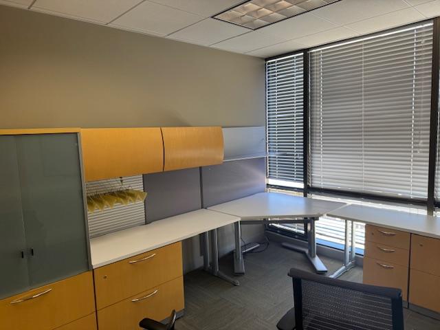9'x9' LEFTS STEELCASE U DESK W/ CABINET AND OVERHEAD