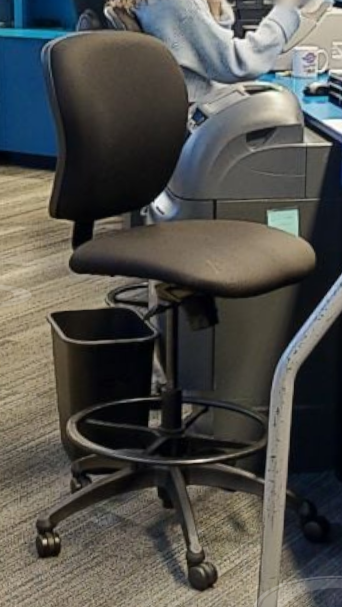 Task chair no arms