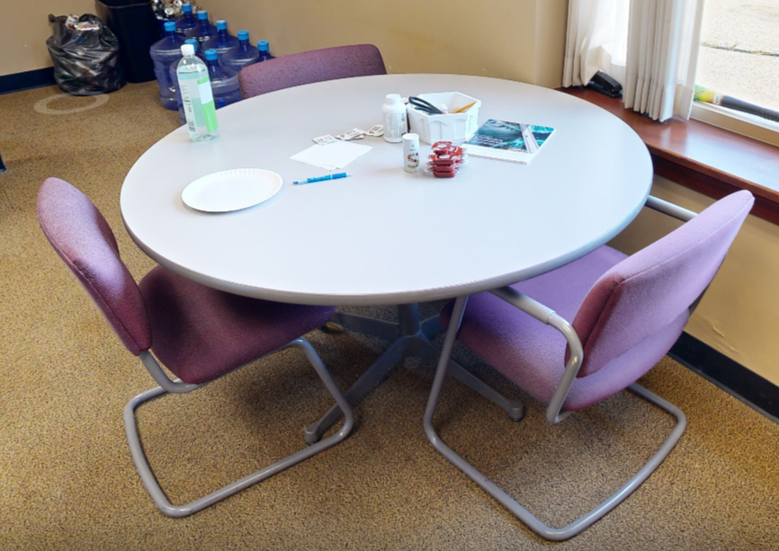 Round break table