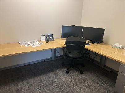 99" x 115" x 29" L-desk - wooden finish