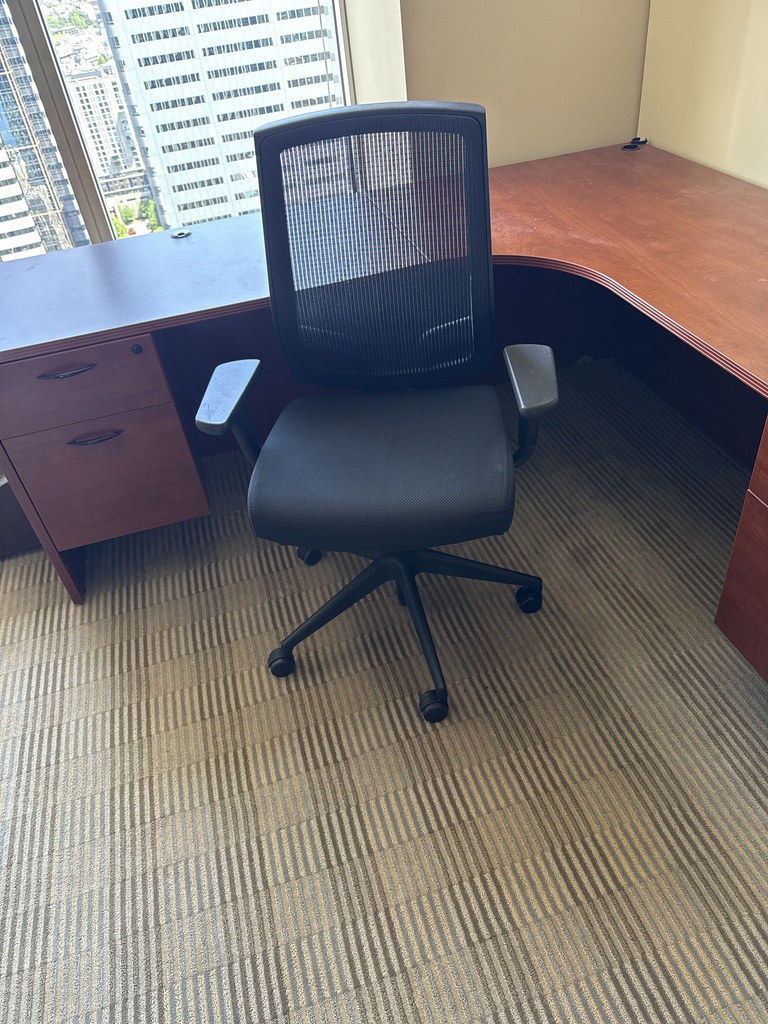 DESK CHAIR